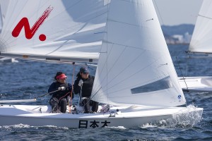 スナイプ級で優勝した持田由美子／上田育美チーム（日本大学）