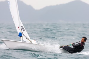7艇が参加するレーザー級は長身の南里研二（アルバトロスヨットクラブ）が2位の安田真之助に5点差をつけ