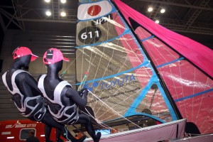 49erFX ボートショー会場で飛んでます