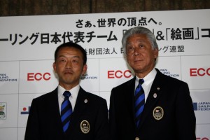 記者会見にはアテネオリンピック470級銅メダリストの関一人さん（左）も出席。