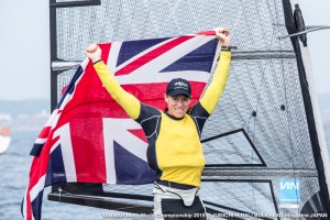優勝直後に喜びを表すポール･グディソン選手　YANMAR Moth World Championship 2016@JUNICHI HIRAI / BULKHEAD magazine JAPAN
