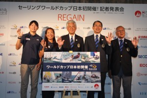 9月21日の記者会見。左から吉岡美帆(リオ五輪女子470級5位)、吉田愛(リオ五輪女子470級5位)、河野博文JSAF会長、森下洋司愛知県ヨット連盟副会長、貝道和昭神奈川県セーリング連盟会長の各氏 photo by JSAF