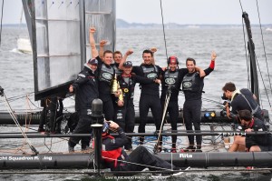 優勝したLand Rover BAR(photo by Ricardo Pinto/ACEA2016)