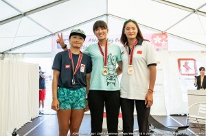 RS:X級女子準優勝の大西 富士子選手（左端）