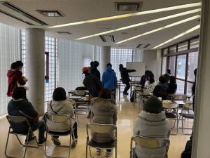 乗艇フォームを指導中